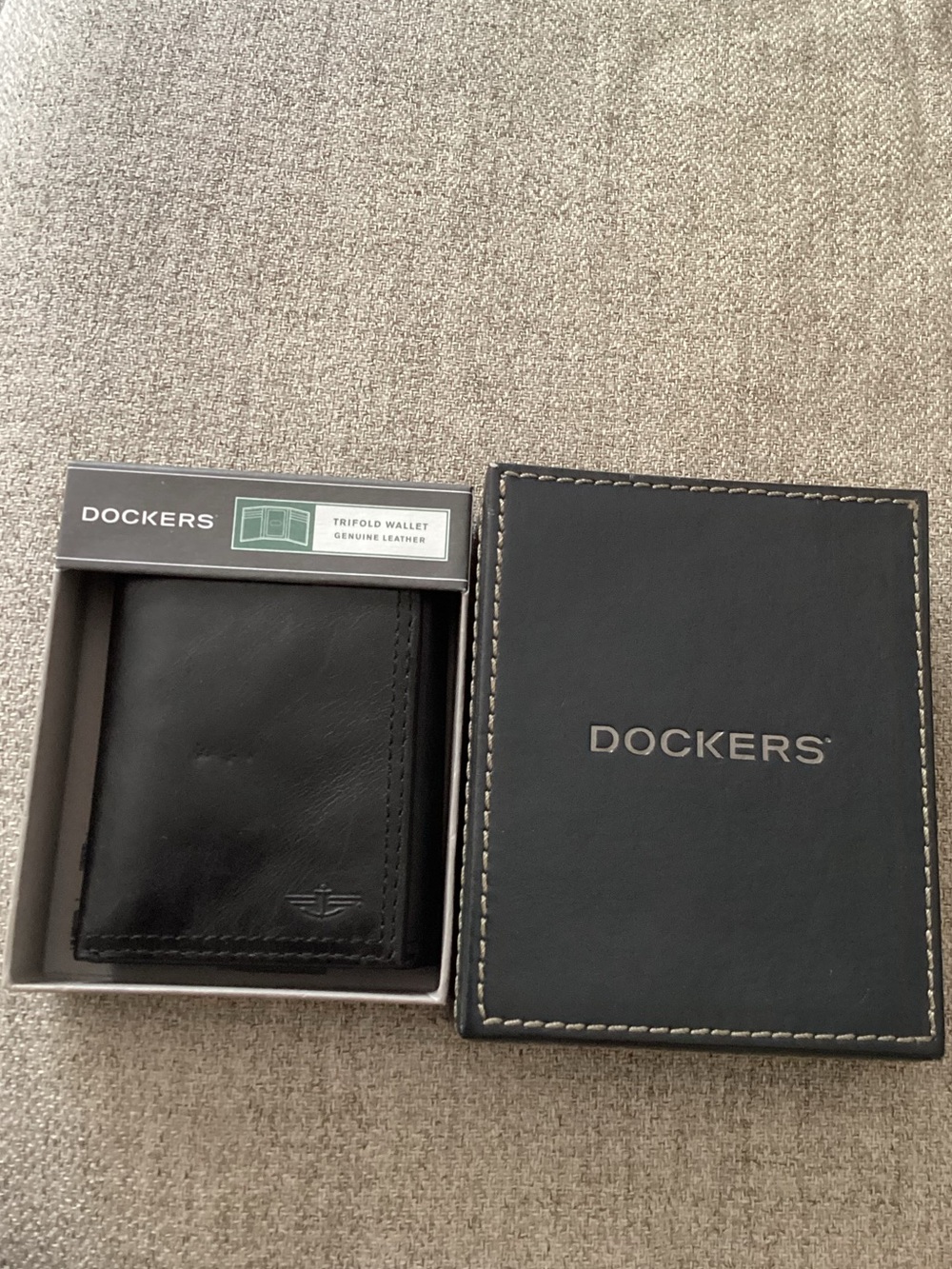 Dockers Black Leather Trifold Wallet with Gift Box - NEW
